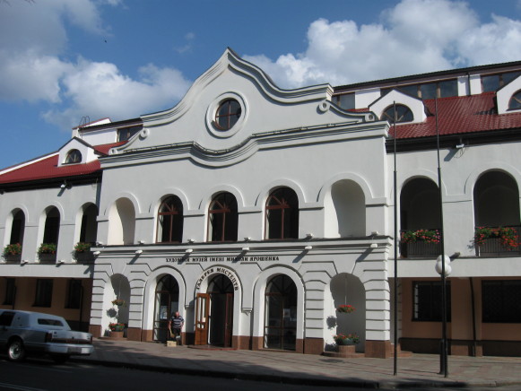 Image - The Poltava Art Museum building.